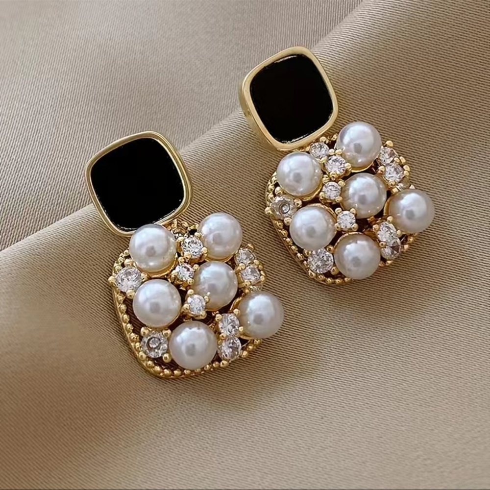 Elegant Pearl Diamond Stud Earrings
